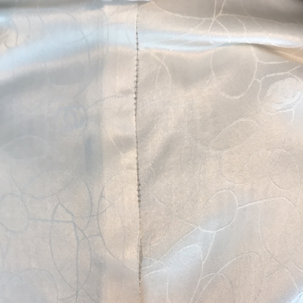 🔥sold🔥Authentic Chanel white sequin blazer-size 38 (med)* - Picture 15 of 16